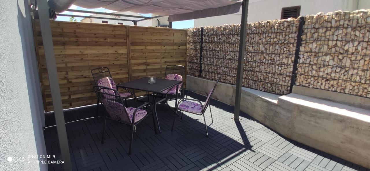 Apartmani Ab Pirovac Luaran gambar