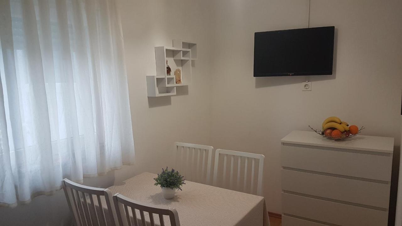 Apartmani Ab Pirovac Luaran gambar